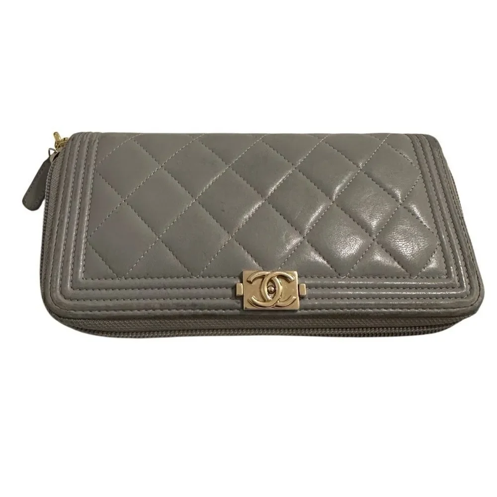 Chanel Gray Quilted Leather Wallet with Gold Clasp - Picture 2 of 10